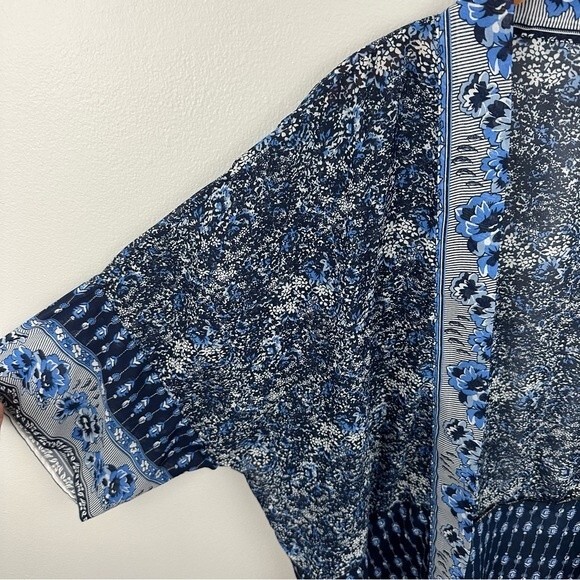 Sadie Robertson Navy Blue Floral Boho Kimono Size Medium - Picture 5 of 13